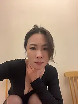 Eva10069のライブXXXチャット