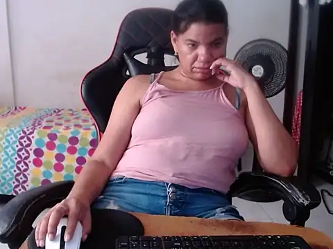 Adriana_0312 live XXX chat