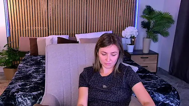 EmeraldGlown Live XXX chat