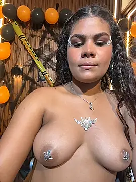 yaazhinii's Live XXX Chat