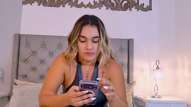 KristhenBella 라이브 XXX 채팅