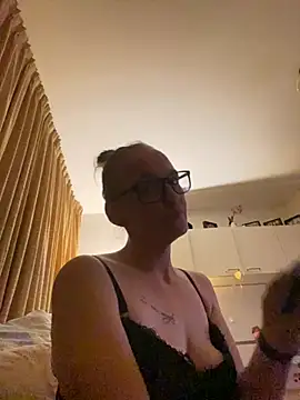 KikiDenhaag – Live XXX-chat
