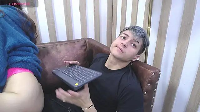 Ari_Stonne Chat XXX in diretta