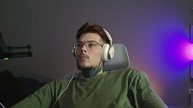 צ'אט XXX בשידור חי של DENIS_HERE