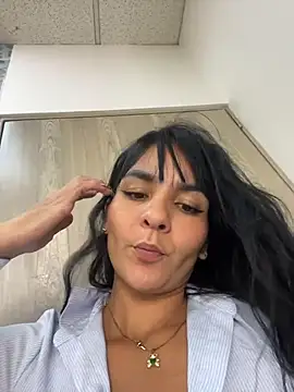 LuxeBrunetteXXX's Live XXX Chat