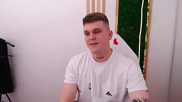 Онлайн чат XXX HotVanee