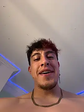 צ'אט XXX בשידור חי של strongboy_