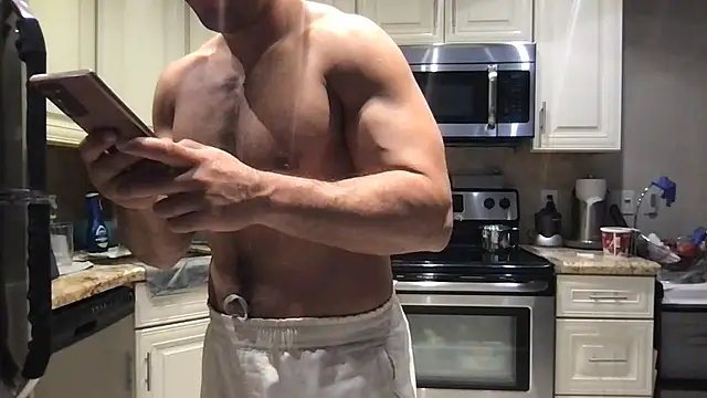 BigGuyMuscle 即時 XXX 聊天