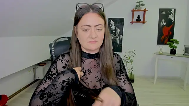 MistressDarrah Live XXX-Chat