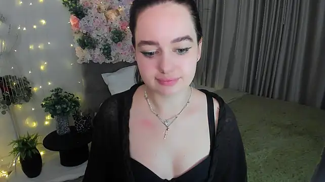 MiracleCurly Adlı Modelin Canlı XXX Sohbeti