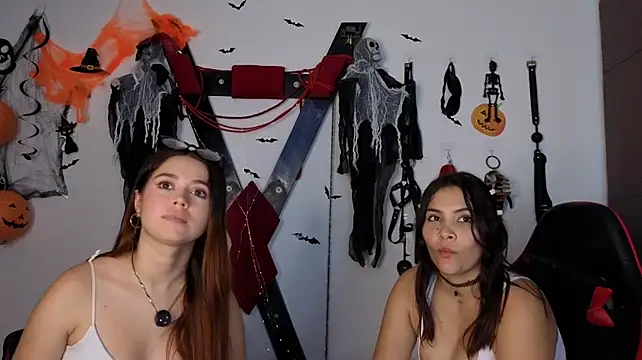 XXX chat uživo modela Hana_and_Chantal