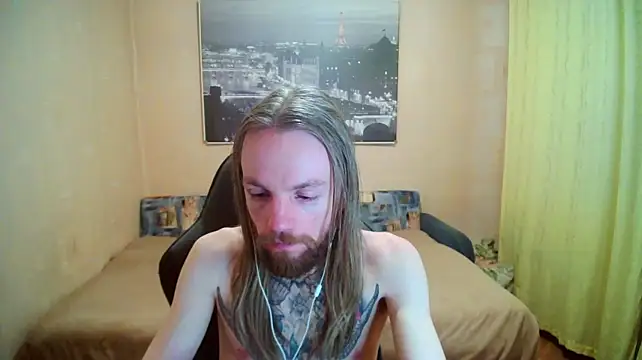 AdamDickens: διαδικτυακό σόου στην κάμερα