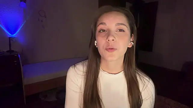 CortneyMontaluo's Live XXX Chat