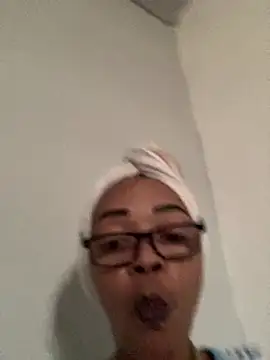 Czat XXX na żywo – Ladyzee25