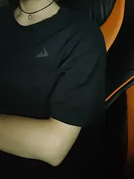 Chat +18 de Aashikalaa ao vivo
