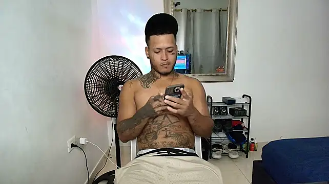 crow_black00 XXX чат на живо
