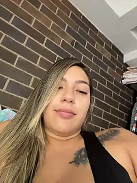 Latina_vanessa Adlı Modelin Canlı XXX Sohbeti