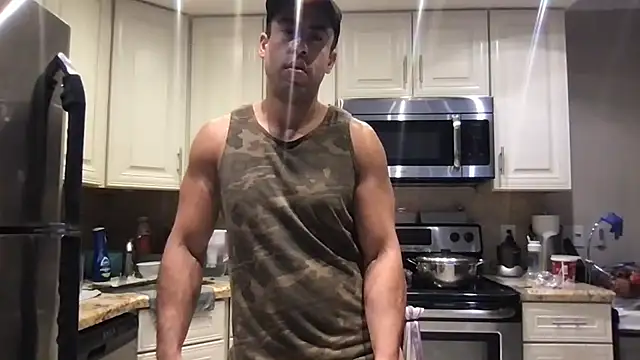 XXX chat uživo modela BigGuyMuscle