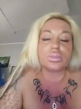 MiaMooly's Live XXX Chat