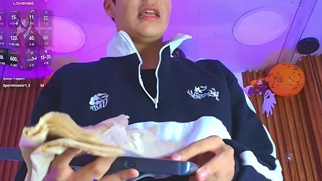 Milo_Wolff Adlı Modelin Canlı XXX Sohbeti