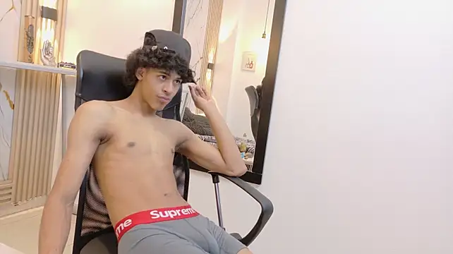 Chat +18 de Zayn_Fox32 ao vivo