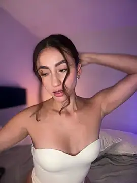 Lovinggirl_ Adlı Modelin Canlı XXX Sohbeti
