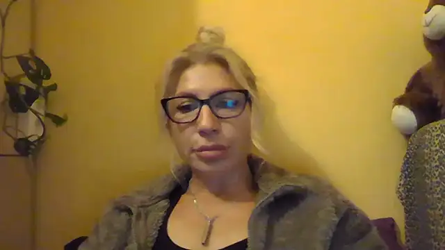 fox_red_lady7 Adlı Modelin Canlı XXX Sohbeti