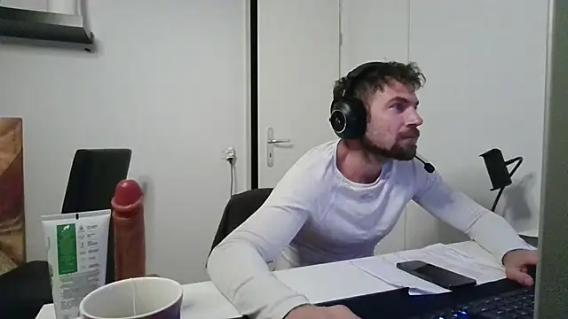 Chat +18 de alpha-hunk ao vivo