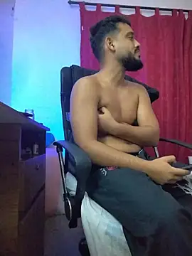BadboyX333 Adlı Modelin Canlı XXX Sohbeti