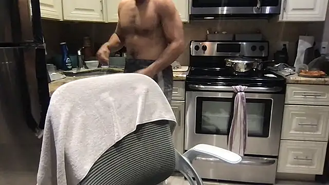 BigGuyMuscle Chat XXX live