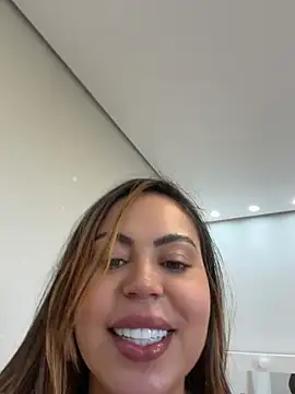 Chat +18 de LariiHotWife ao vivo