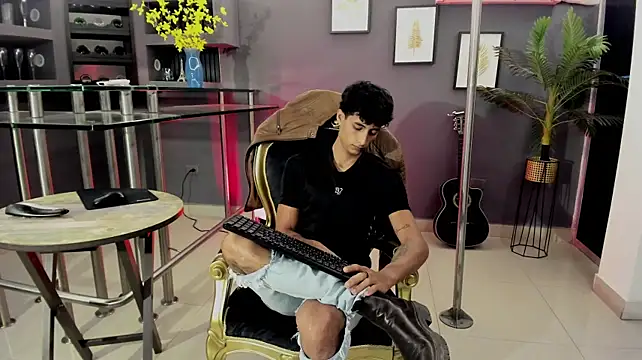 MaxiimoRomano_ élő XXX-chatje