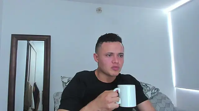 KingLevi01 লাইভ XXX চ্যাট