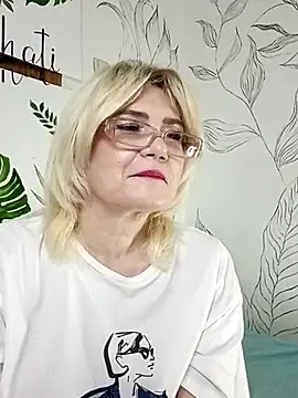 Catty_Lady Adlı Modelin Canlı XXX Sohbeti