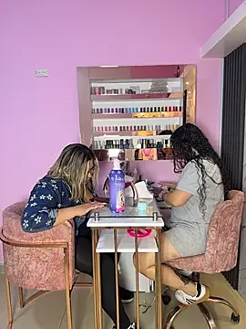 Chatroom XXX en direct de Nails_Lucia