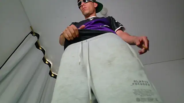 Chat XXX Live bully_boss