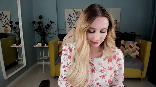 LanaLoon Adlı Modelin Canlı XXX Sohbeti