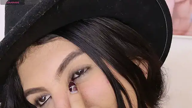 Adele_LatinLady Chat XXX in diretta