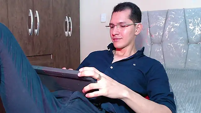 XXX chat uživo modela MilanDamian