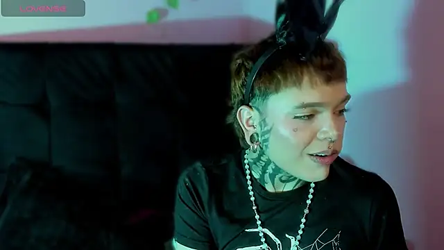 Cliffortt élő XXX-chatje