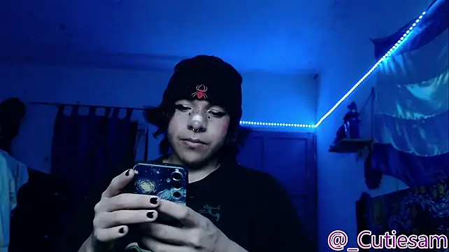 Cutie_Sam 即時 XXX 聊天