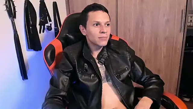 XXX chat uživo modela Masterdave7
