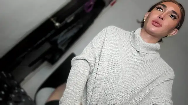 MistressNextDoor_ élő XXX-chatje
