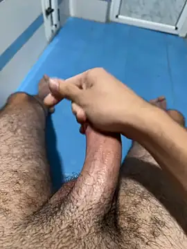 Grossebite2905 现场XXX聊天