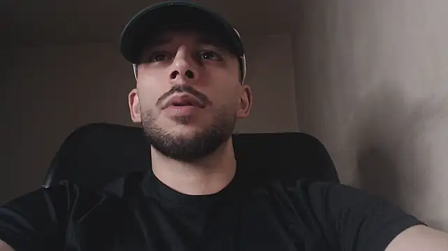 XXX chat uživo modela henryaxe