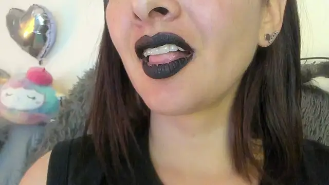 queen_fetish Adlı Modelin Canlı XXX Sohbeti