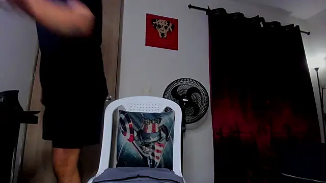 Cloudy_pigDude Webcamshow