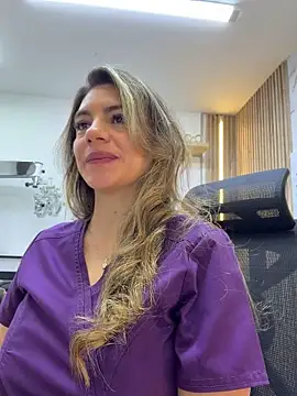 alicee16 – Naživo XXX chat