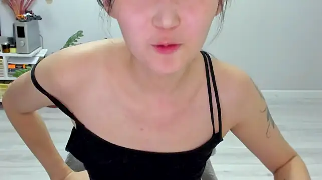 XXX chat uživo modela ailey_chao