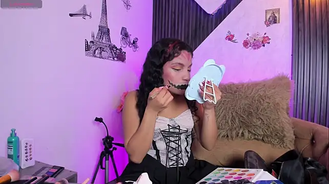 LittleeStar Adlı Modelin Canlı XXX Sohbeti